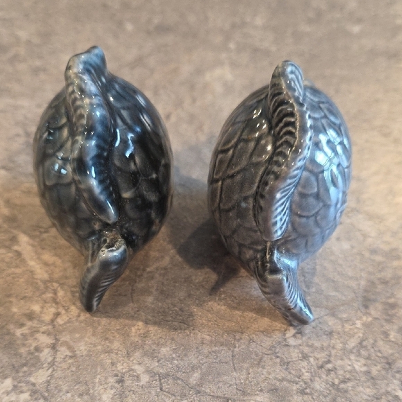 (J30) Gray Salt And Pepper Shaker Set - Picture 5 of 8